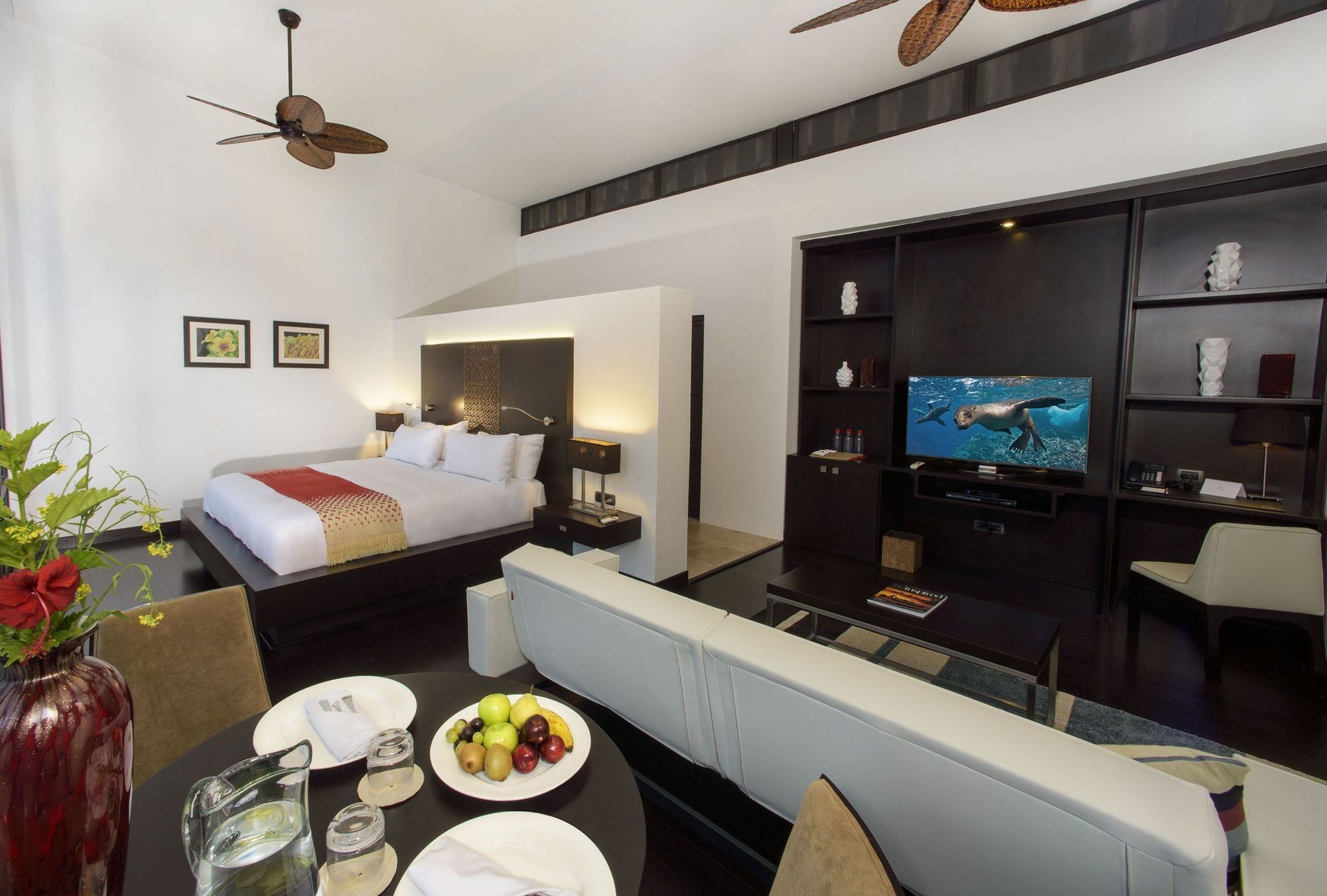 Pikaia Lodge Santa Cruz Island Zewnętrze zdjęcie
