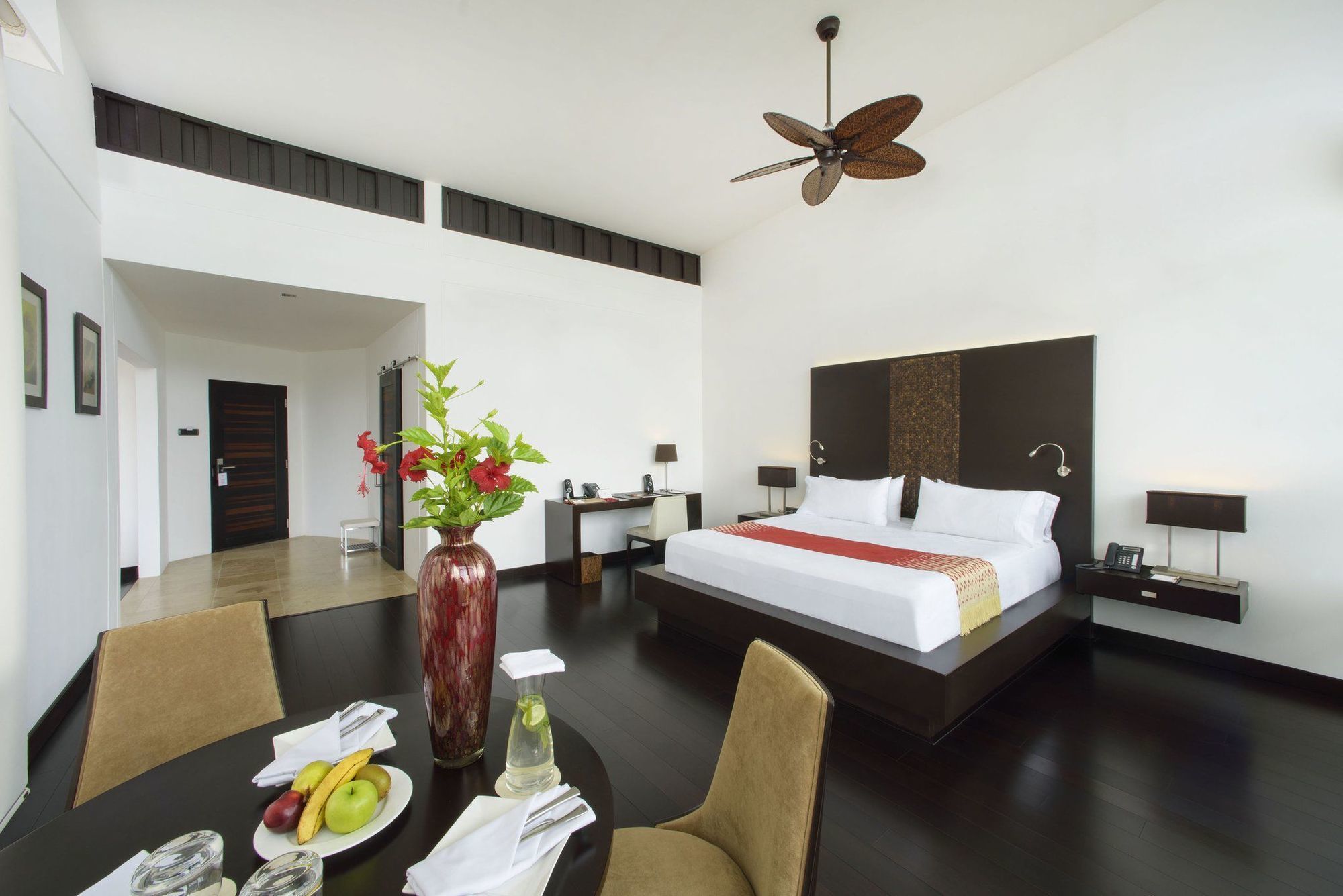 Pikaia Lodge Santa Cruz Island Zewnętrze zdjęcie